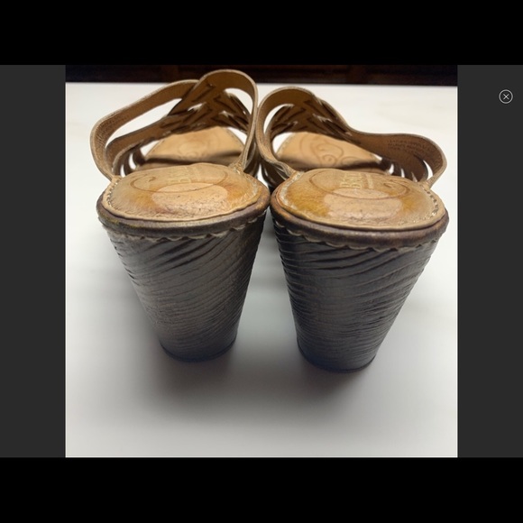 Clogs. - Picture 2 of 3